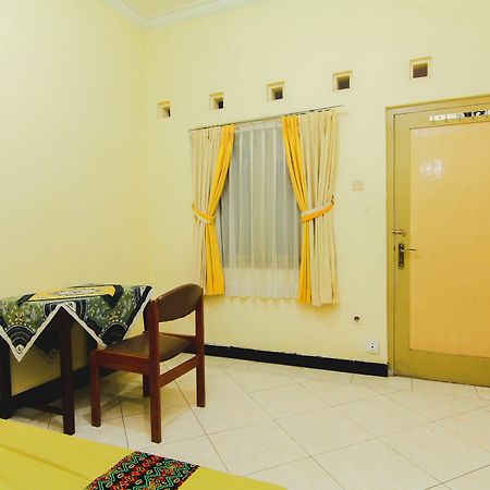 Griya Batik Giri Sekar Homestay Yogyakarta Exterior foto